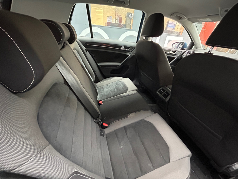 2015 Volkswagen Polo - image 7