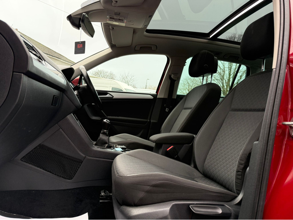 2017 Volkswagen Tiguan - image 22