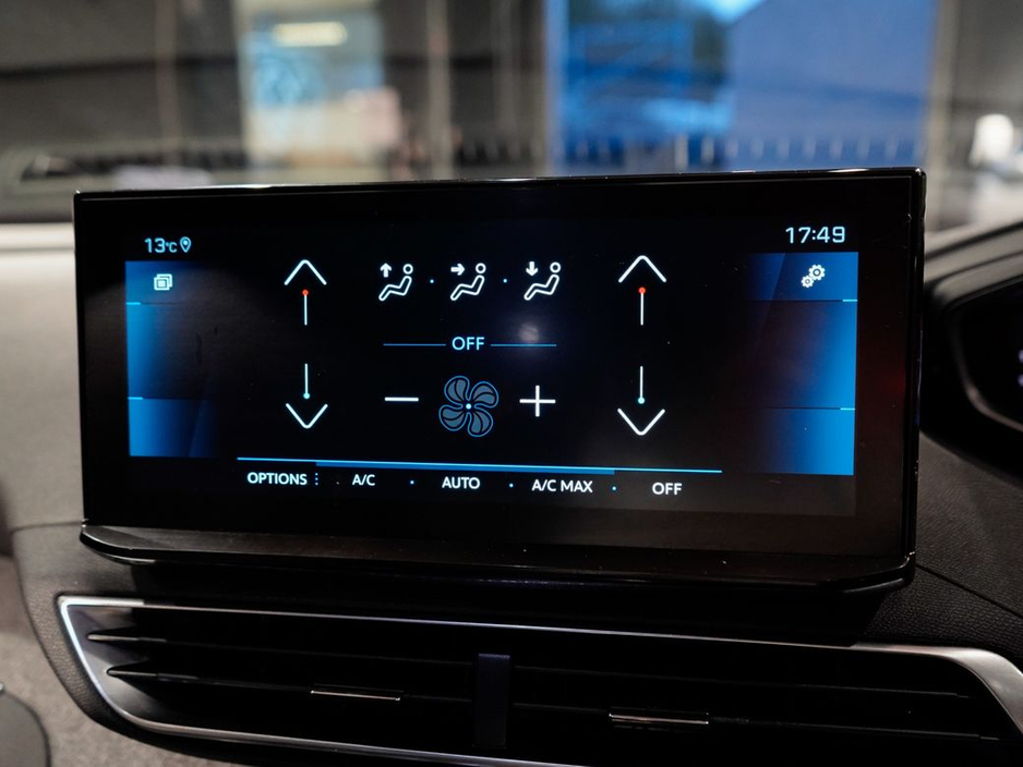 2022 Peugeot 5008 - image 17