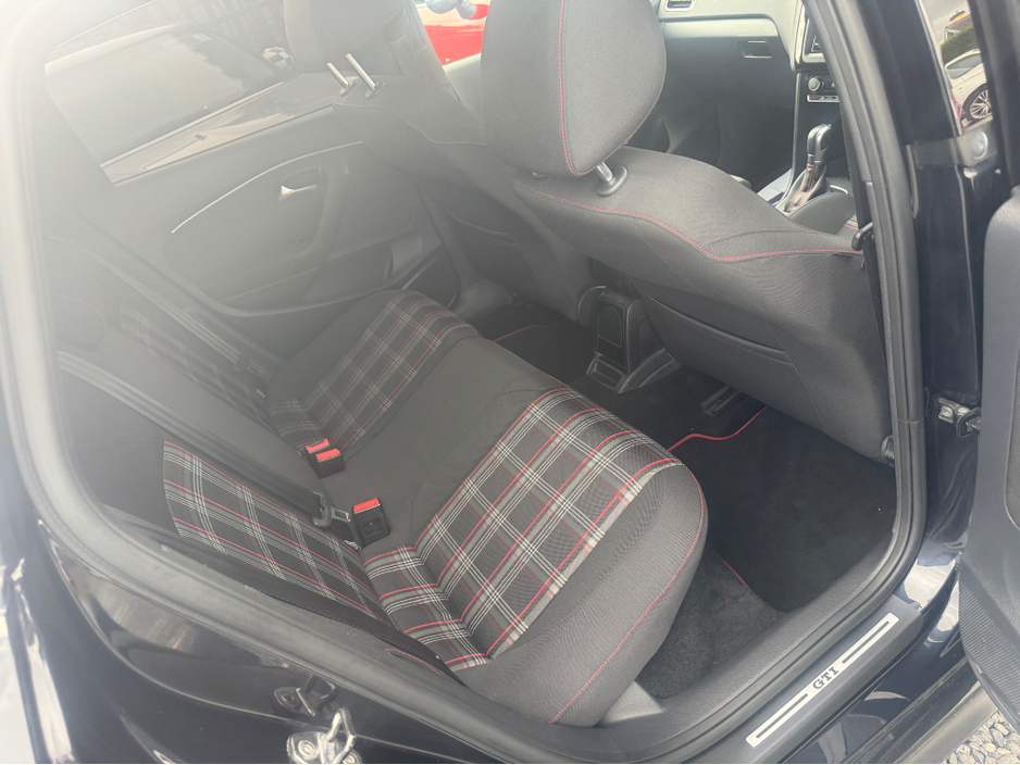 2016 Volkswagen Polo - image 9