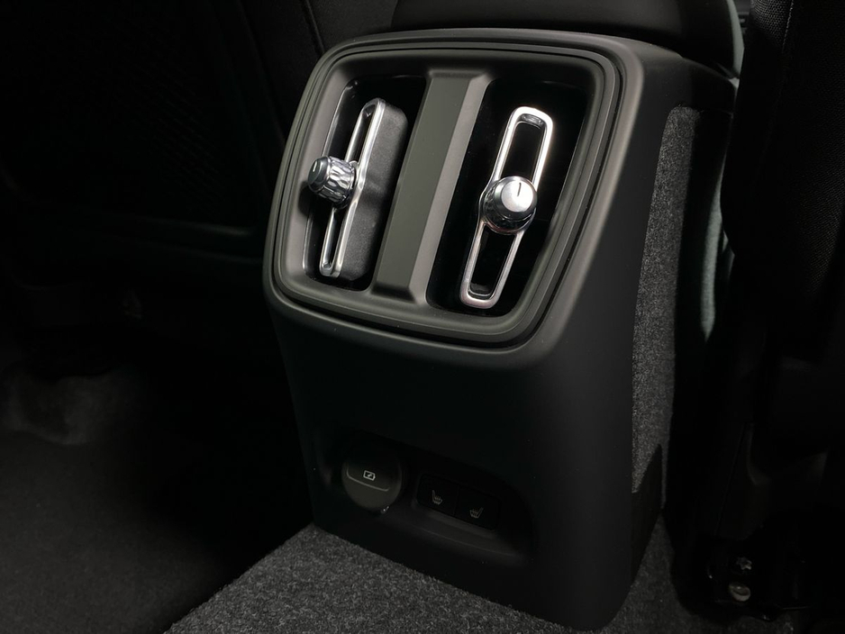 2026 Volvo EC40 - image 22