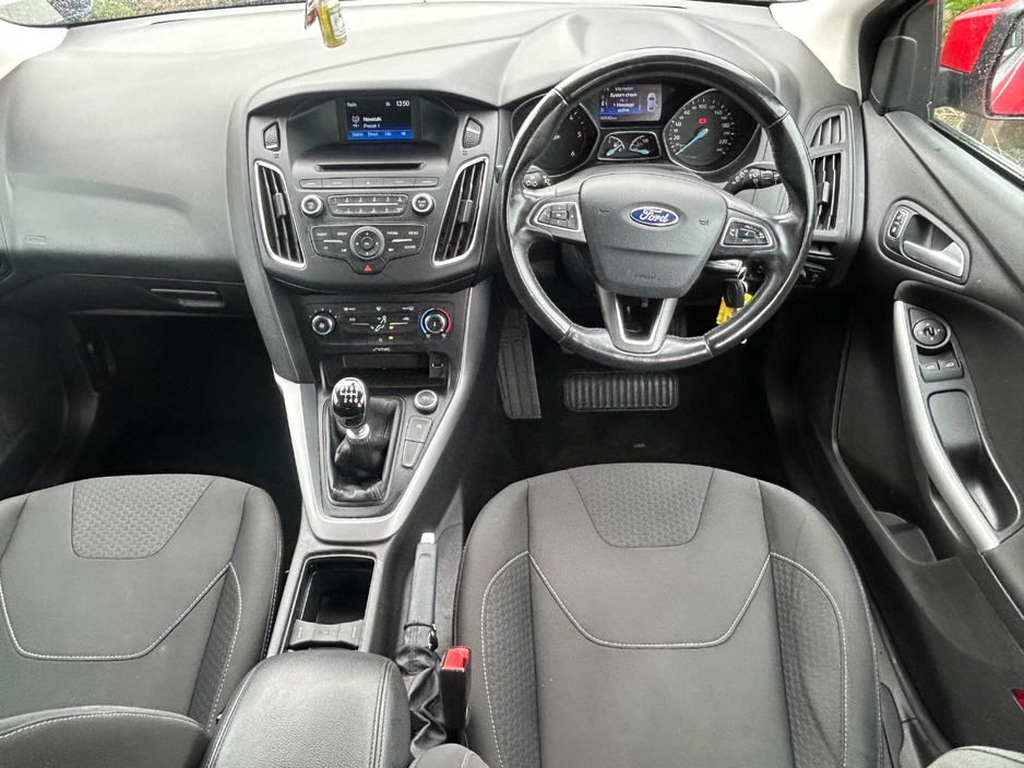 2016 Ford Focus - image 6