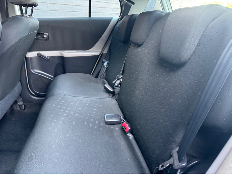 2007 Toyota Yaris - image 9