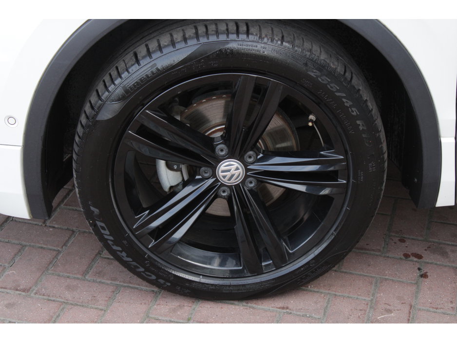 2018 Volkswagen Tiguan - image 29