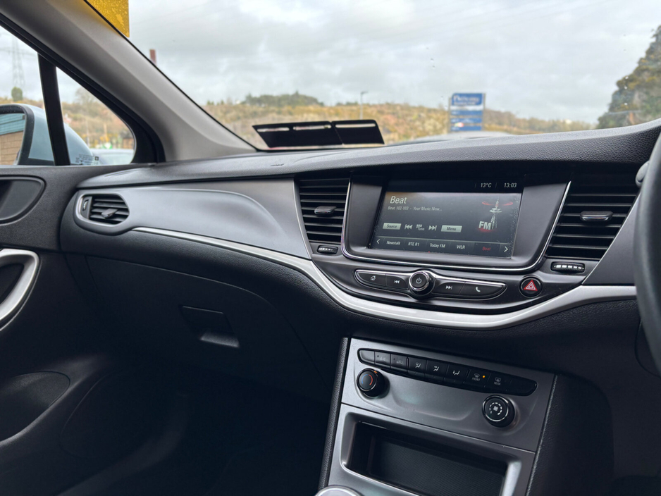 2018 Opel Astra - image 9