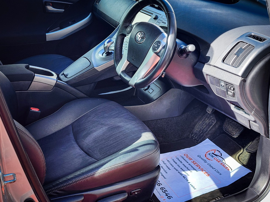 2015 Toyota Prius - image 20