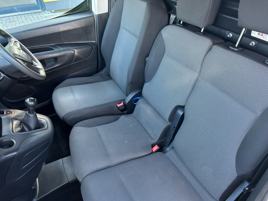 2021 Opel Combo - image 16