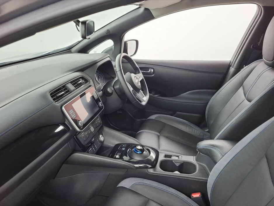 2024 Nissan Leaf - image 4