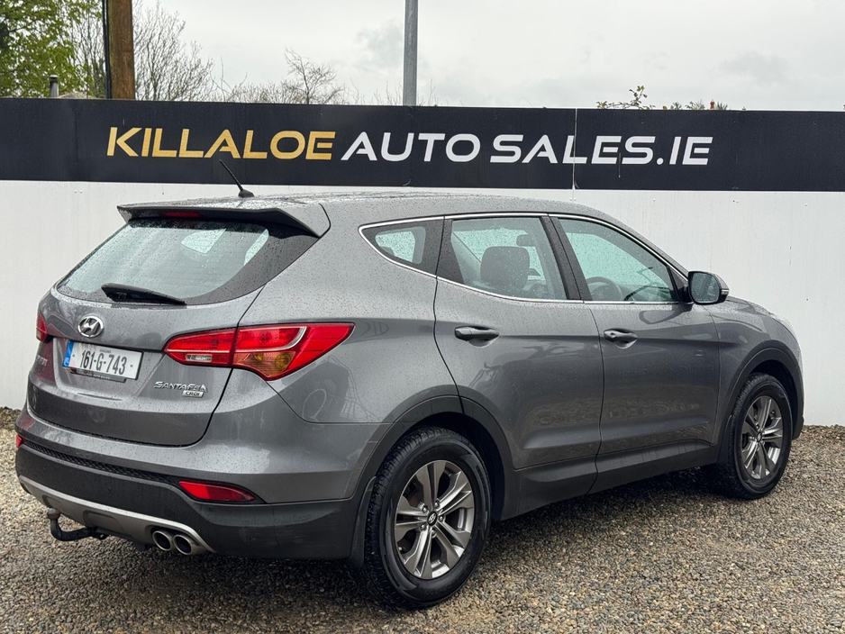 2016 Hyundai Santa Fe - image 4