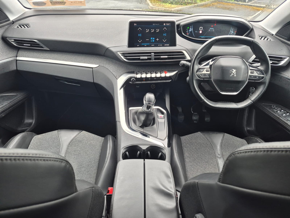 2017 Peugeot 5008 - image 12