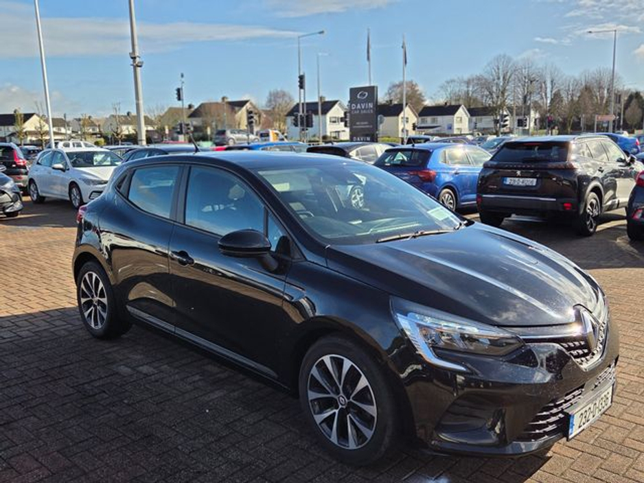 2023 Renault Clio - image 2