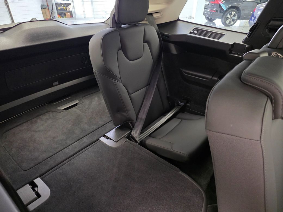 2025 Volvo XC90 - image 18