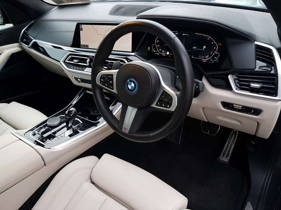 2022 BMW X5 xDrive45e xLine €67,995
