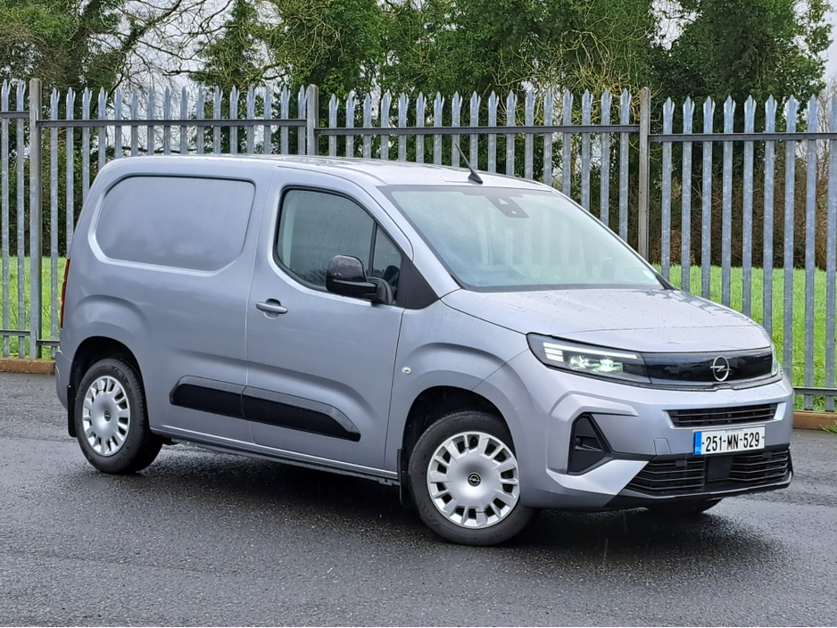 2025 Opel Combo SPORTIVE L1H1 1.5TD 100BHP **REVERSING CAMERA** €19,919