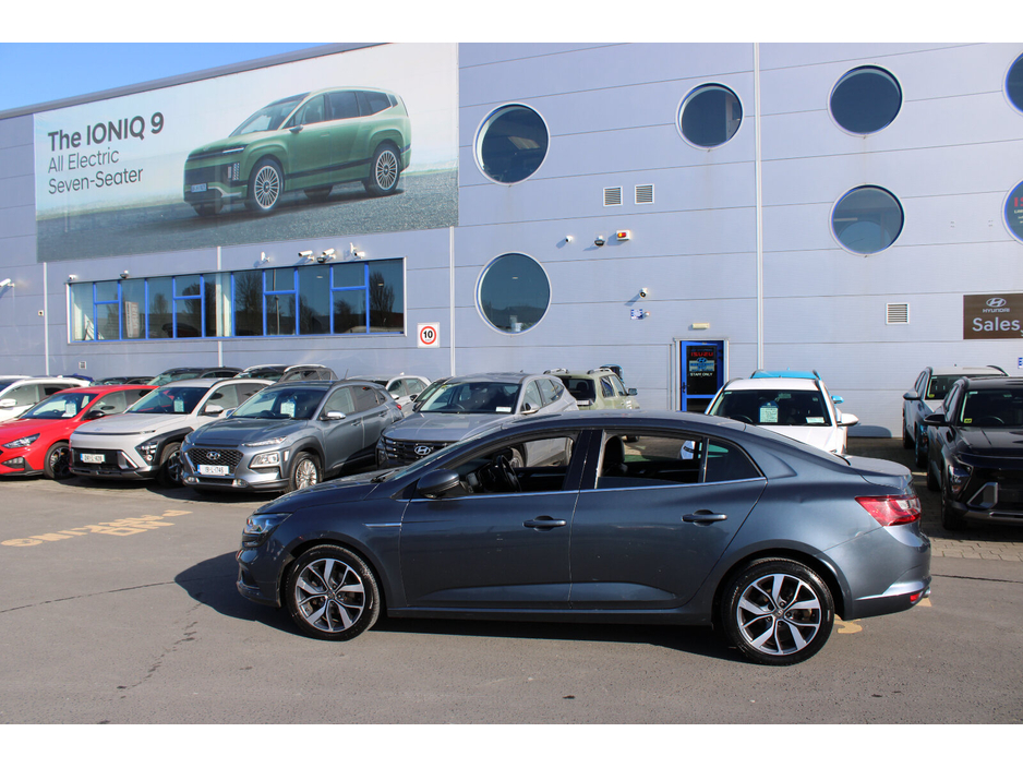 2018 Renault Megane - image 2