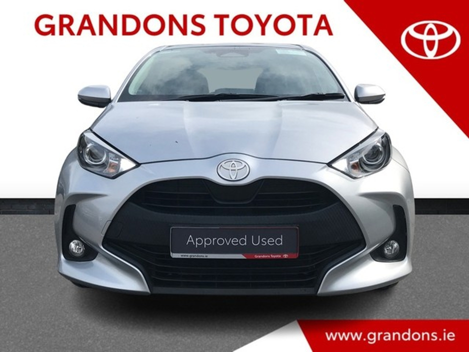 2024 Toyota Yaris - image 5