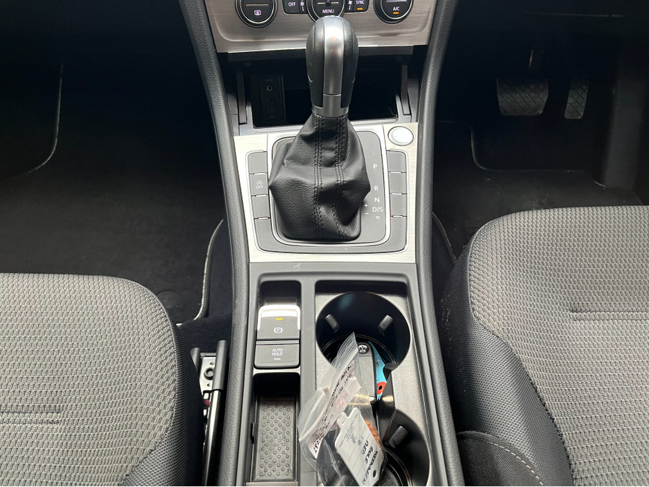 2017 Volkswagen Golf - image 17