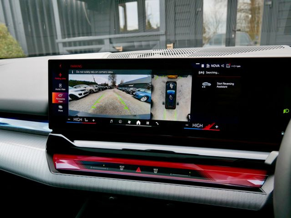 2025 BMW 5 Series - image 27