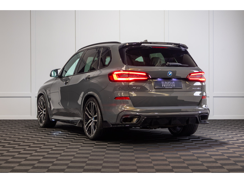 2022 BMW X5 xDrive45e M Sport €64,950