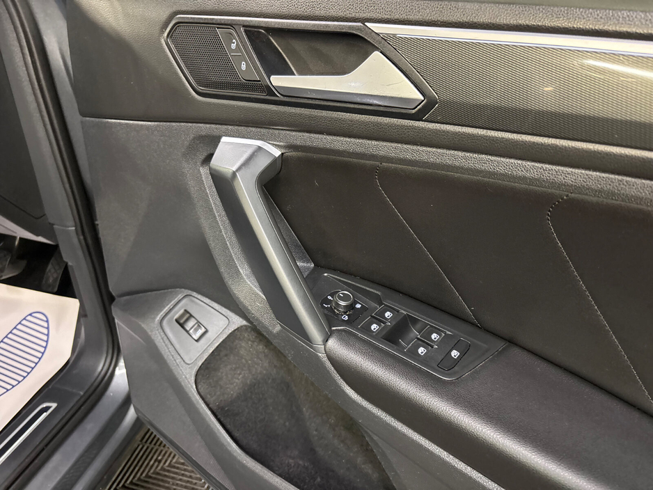 2020 Volkswagen Tiguan - image 9