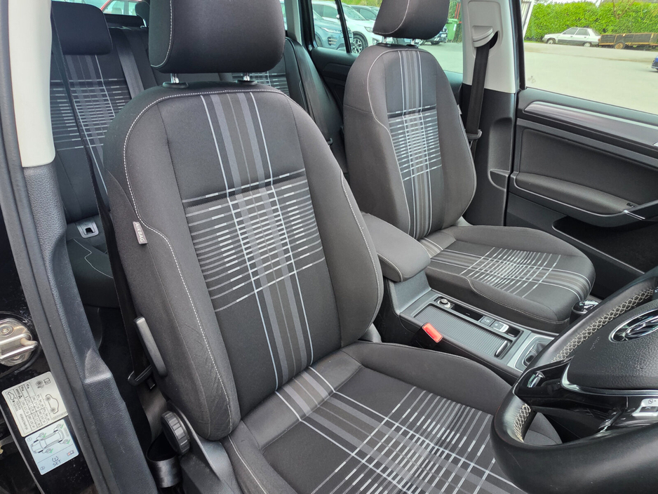 2016 Volkswagen Golf - image 4