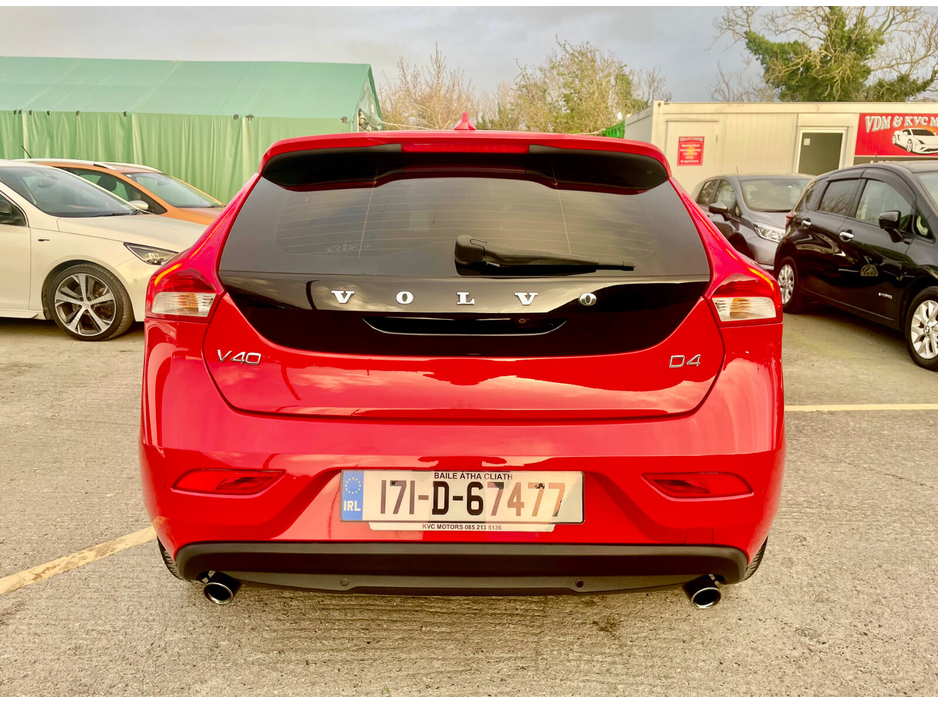 2017 Volvo V40 - image 9