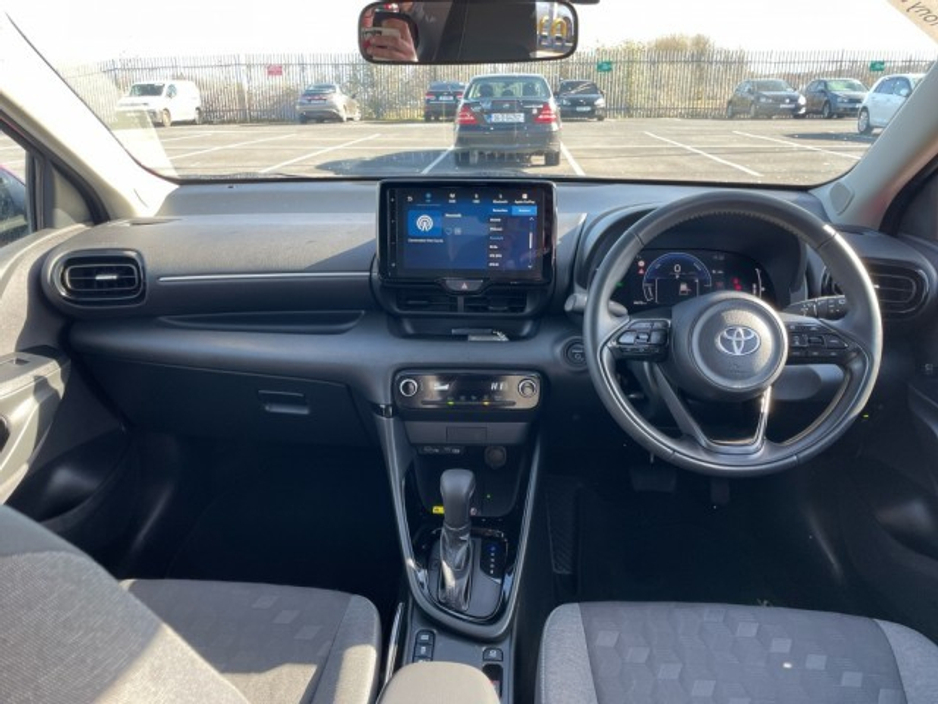 2025 Toyota Yaris - image 10