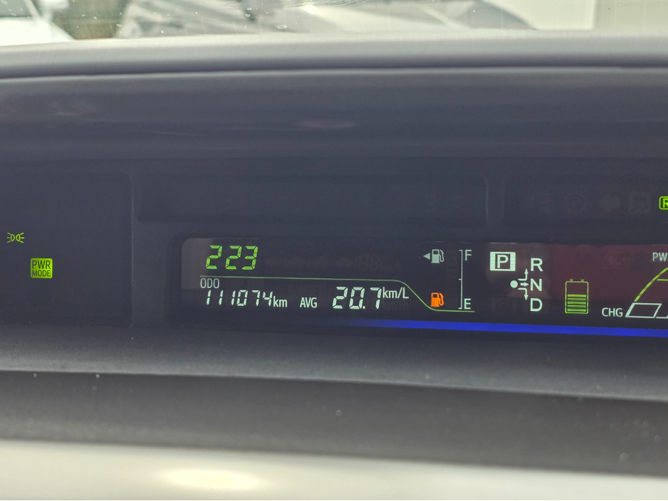 2014 Toyota Prius Alpha - image 25