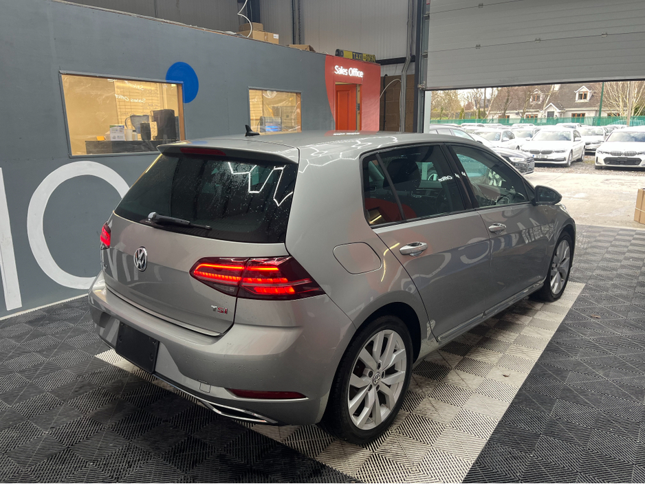 2017 Volkswagen Golf - image 2