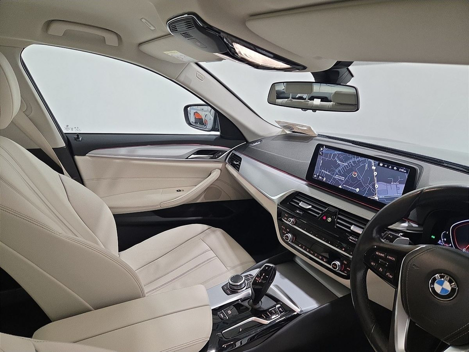 2022 BMW 5 Series 520d SE Saloon €37,950