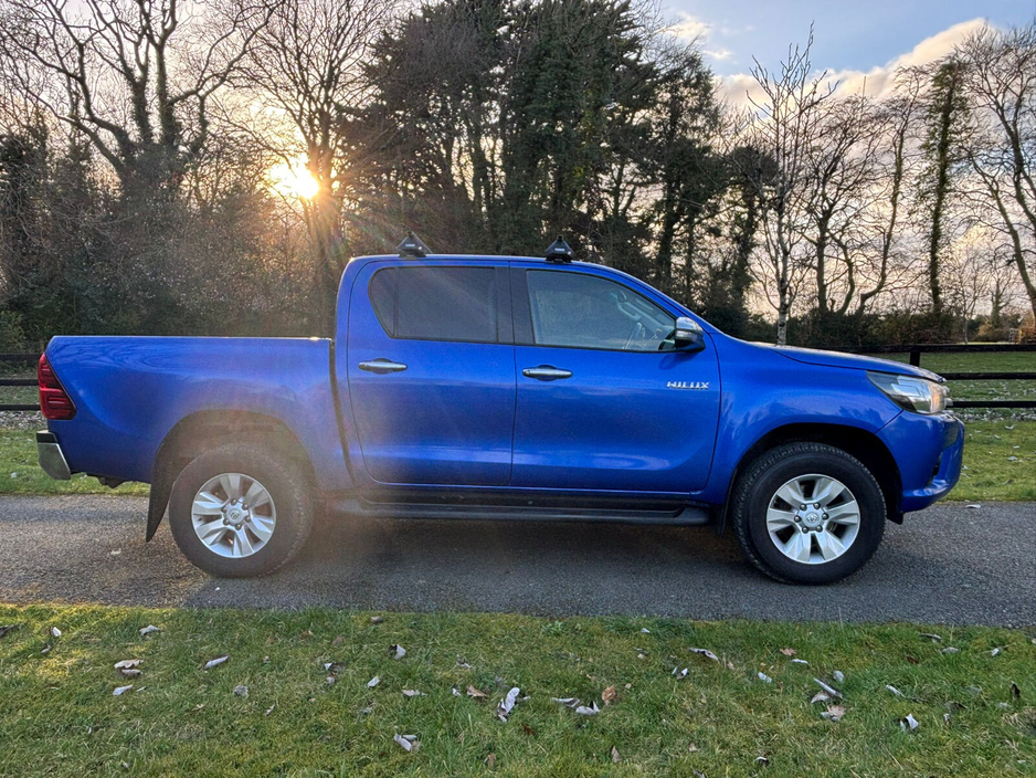 2017 Toyota Hilux - image 7