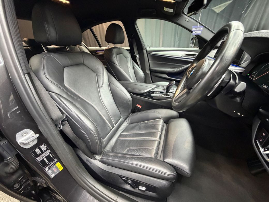 2019 BMW 5 Series - image 22