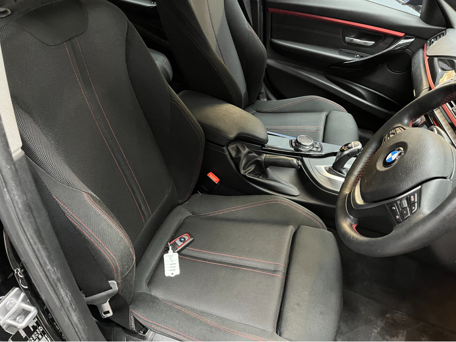 2016 BMW 3 Series - image 9