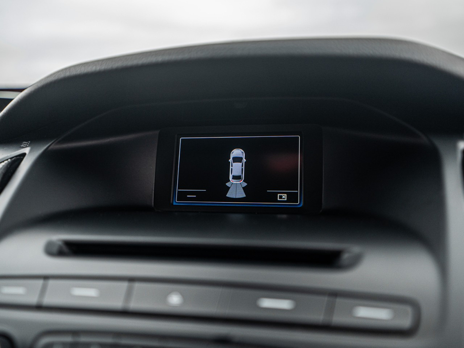 2016 Ford Focus - image 10