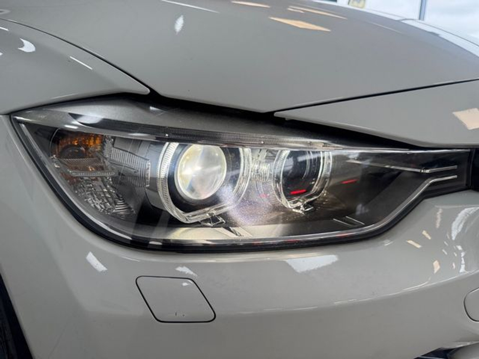 2015 BMW 3 Series - image 20