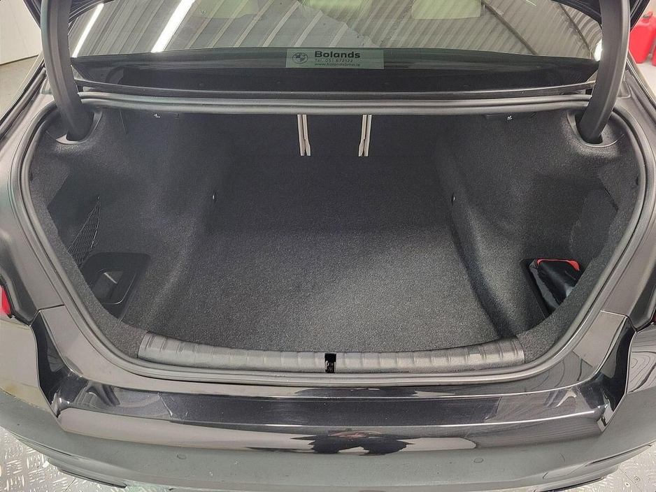 2022 BMW 5 Series - image 13