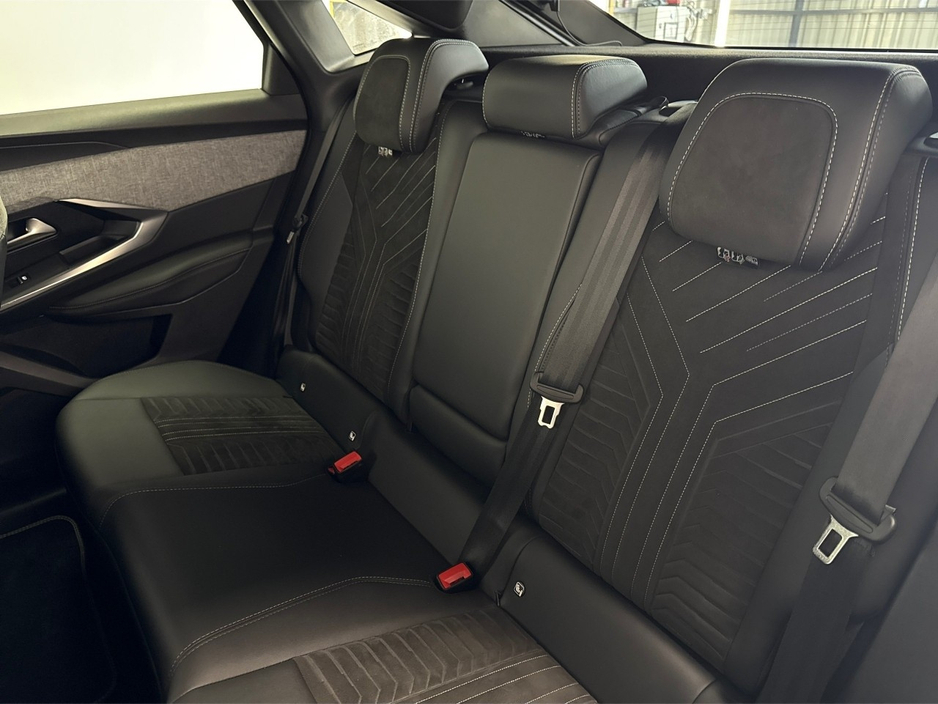 2025 Peugeot 3008 GT EV**DIGITAL DASH**TOUCH SCREEN MEDIA**APPLE CAR PLAY**HEATED SEATS**HEATED STEERING WHEEL**ELECTRIC TAILGATE**CRUISE CONTROL**MULTIFUNCTIONAL STEERING WHEEL**REVERSE CAMERA**PARKING SENSORS** €35,995