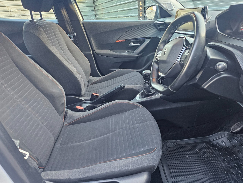 2020 Peugeot 2008 - image 12