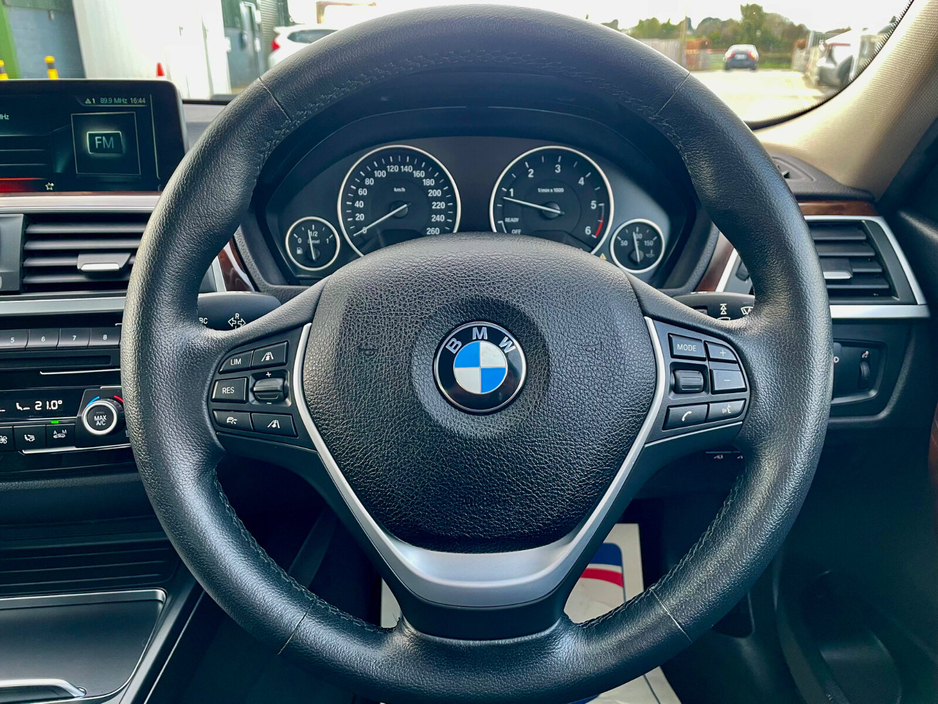 2017 BMW 3 Series - image 22