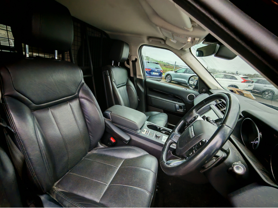 2019 Land Rover Discovery - image 3