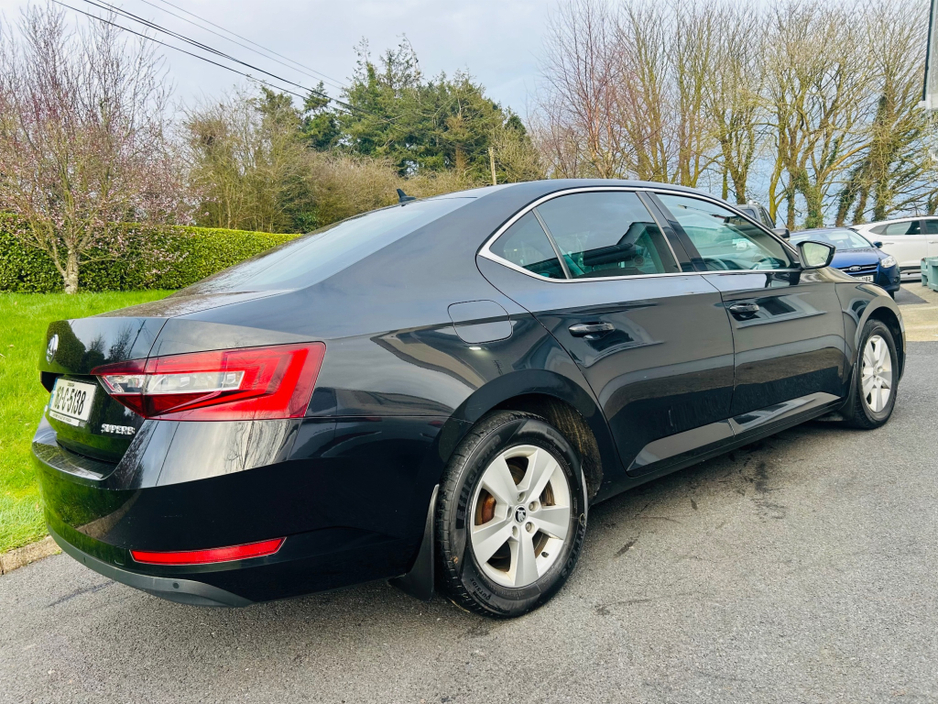2016 Skoda Superb - image 5