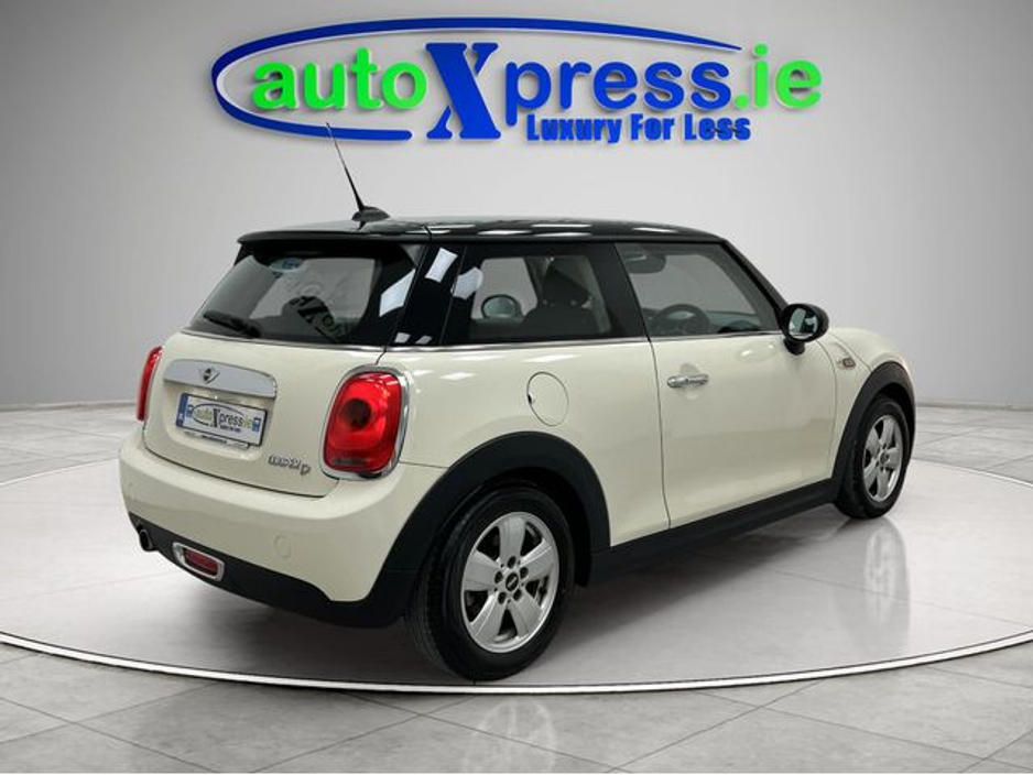 2017 MINI Cooper D - image 9