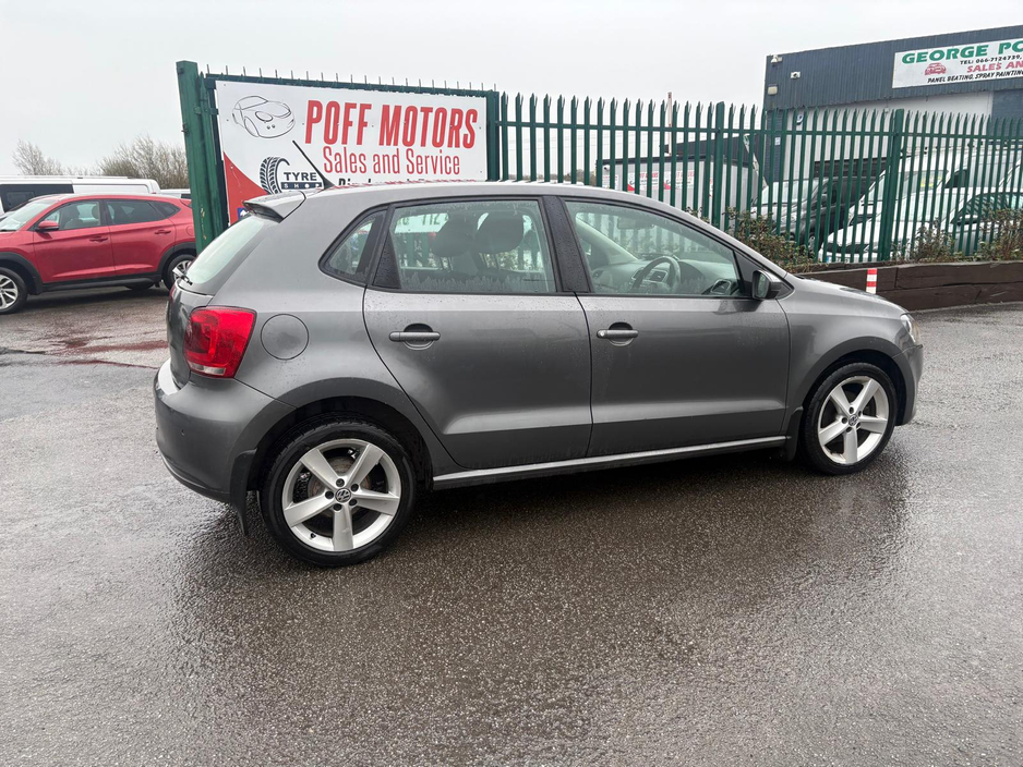 2012 Volkswagen Polo - image 5