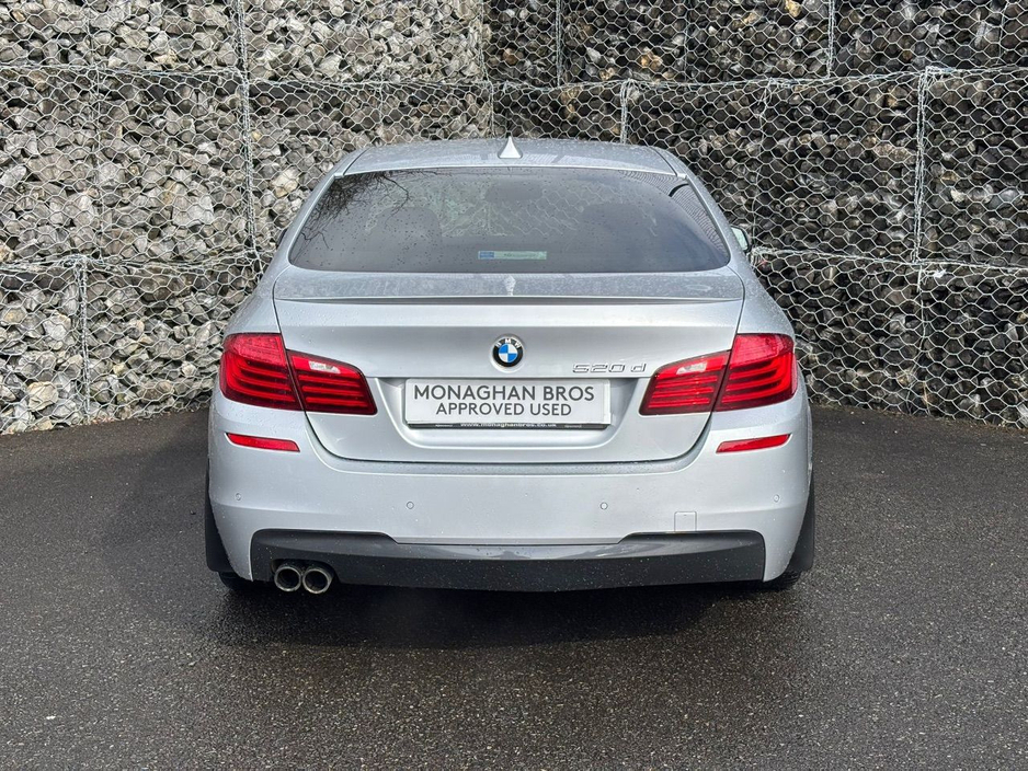 2016 BMW 5 Series - image 8