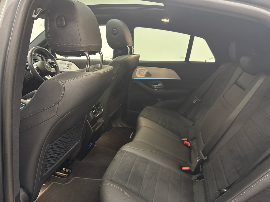 2025 Mercedes-Benz GLE Class - image 4
