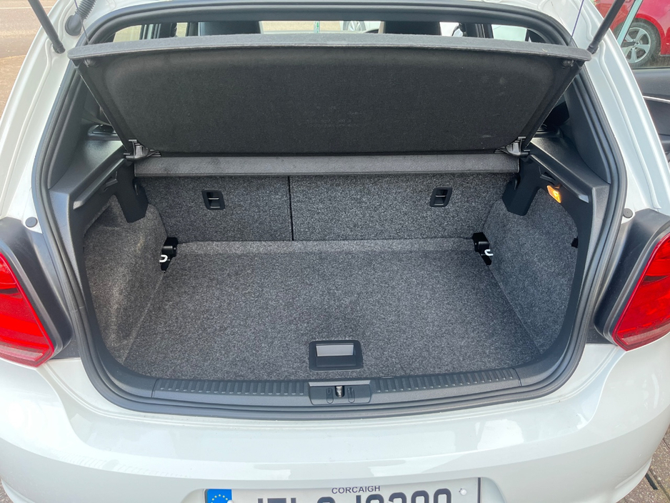 2017 Volkswagen Polo - image 8