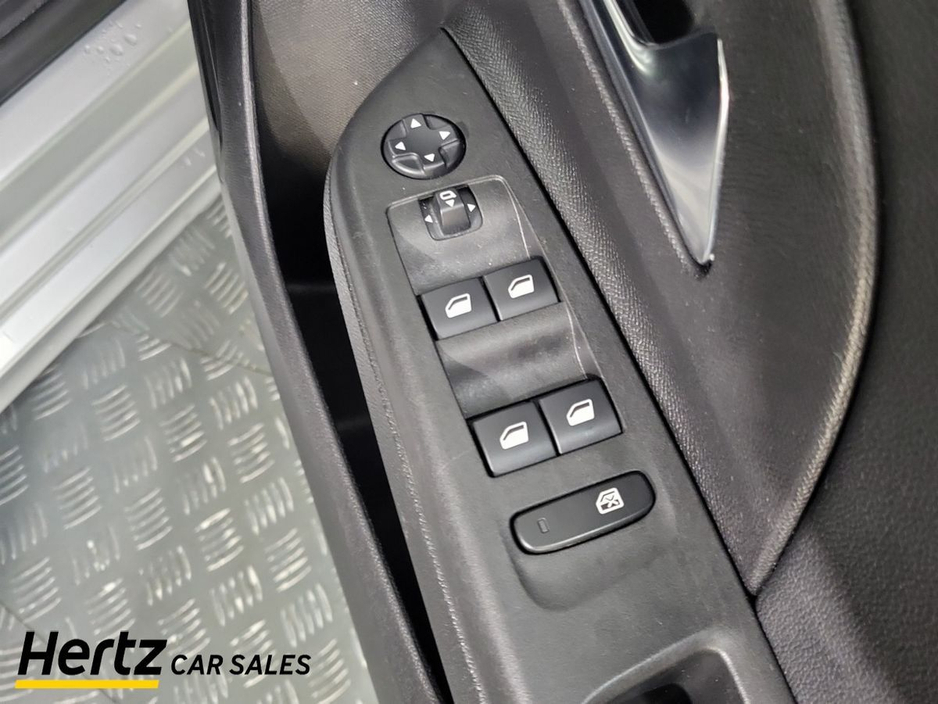 2023 Opel Corsa - image 18