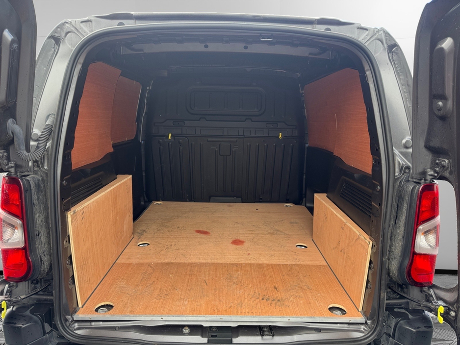 2023 Opel Combo - image 9