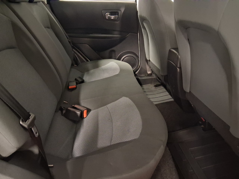 2013 Nissan Qashqai - image 5