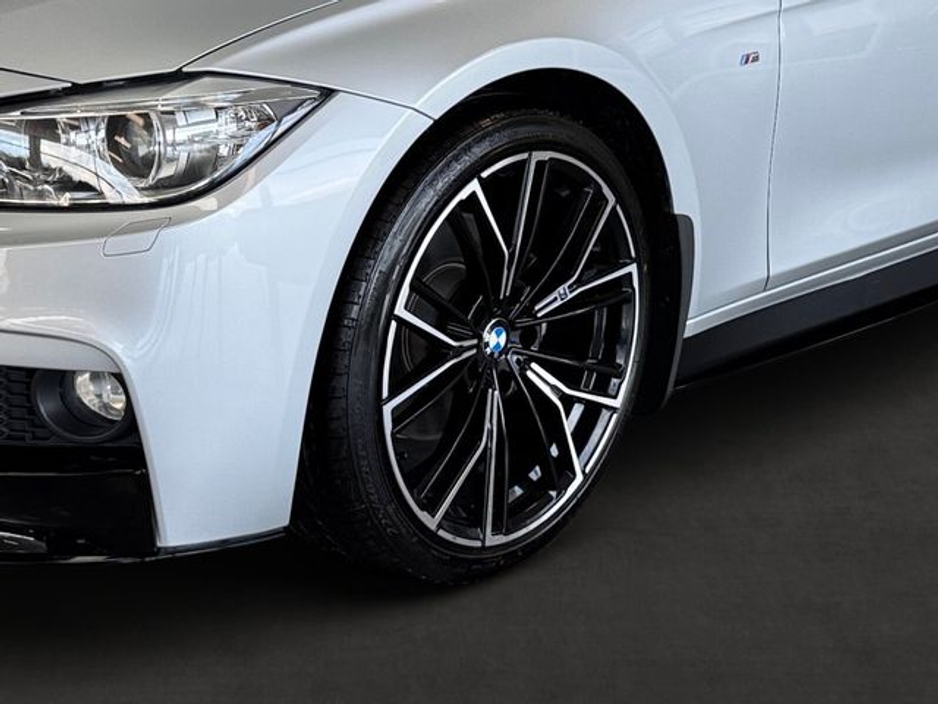 2015 BMW 3 Series - image 10
